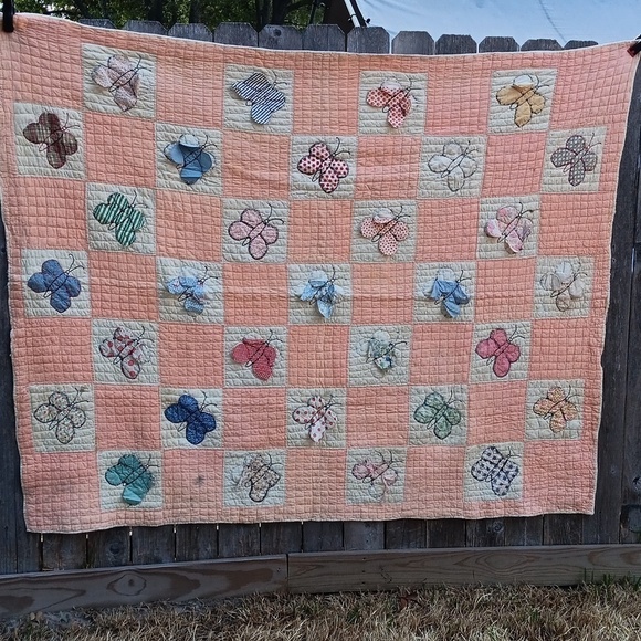 Vintage Butterfly Hand Quilted Quilt - Picture 1 of 16
